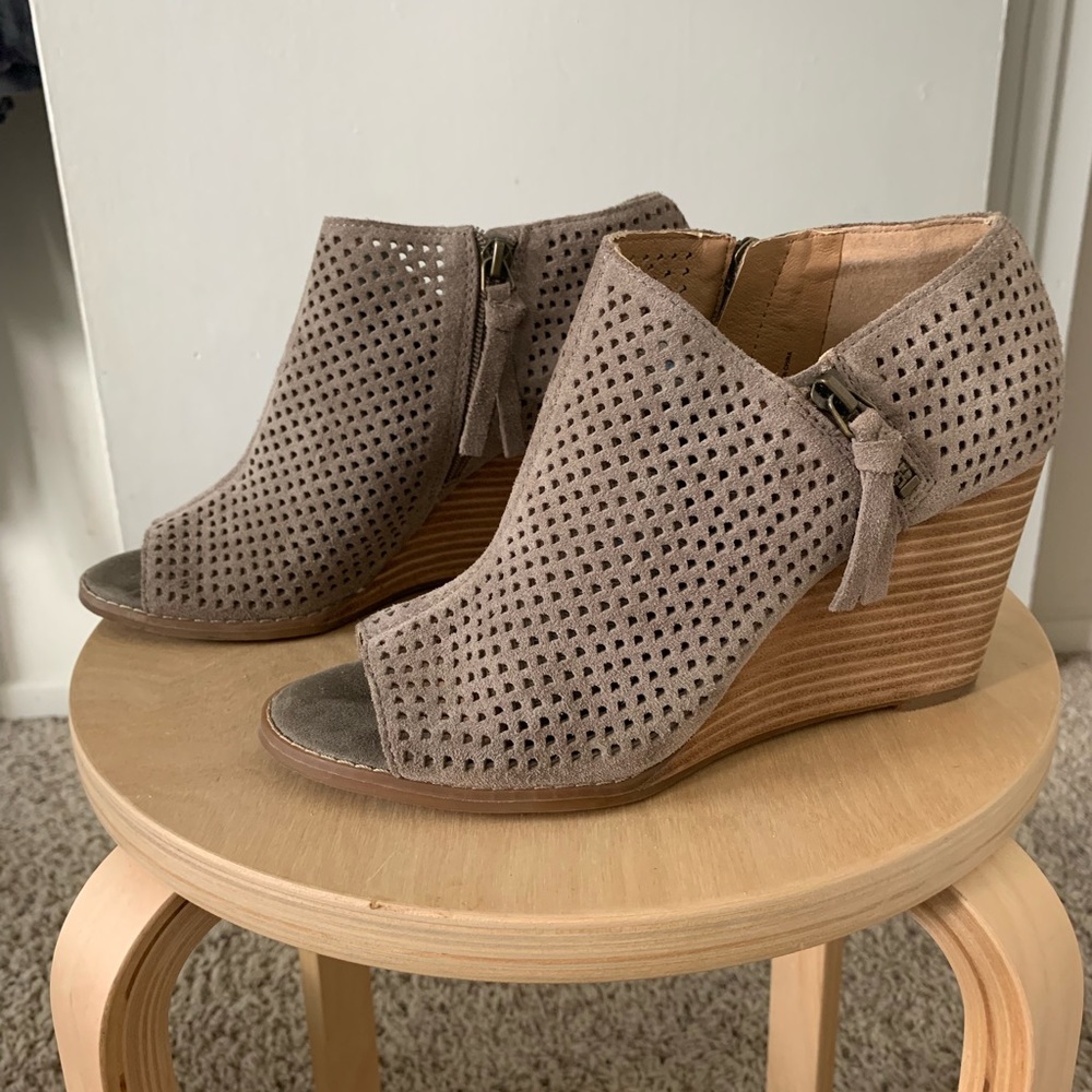 Lucky Brand Open toe wedge
